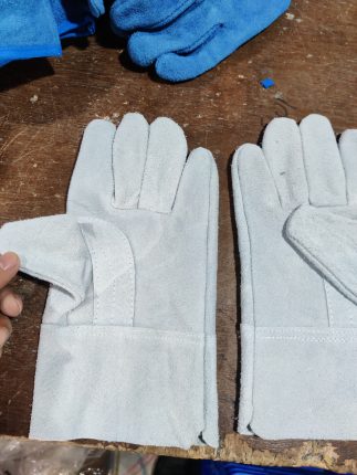 Leather hand gloves for industrial use